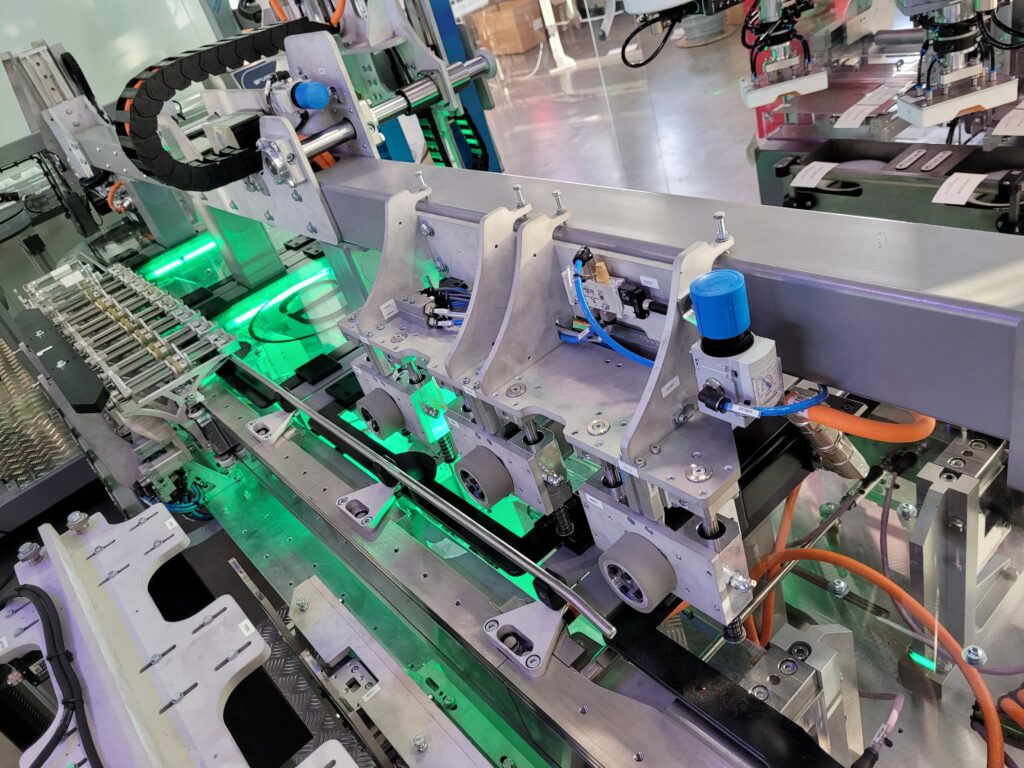 Ligne d'etiquetage robotisee et de gravure laser haute precision (4)