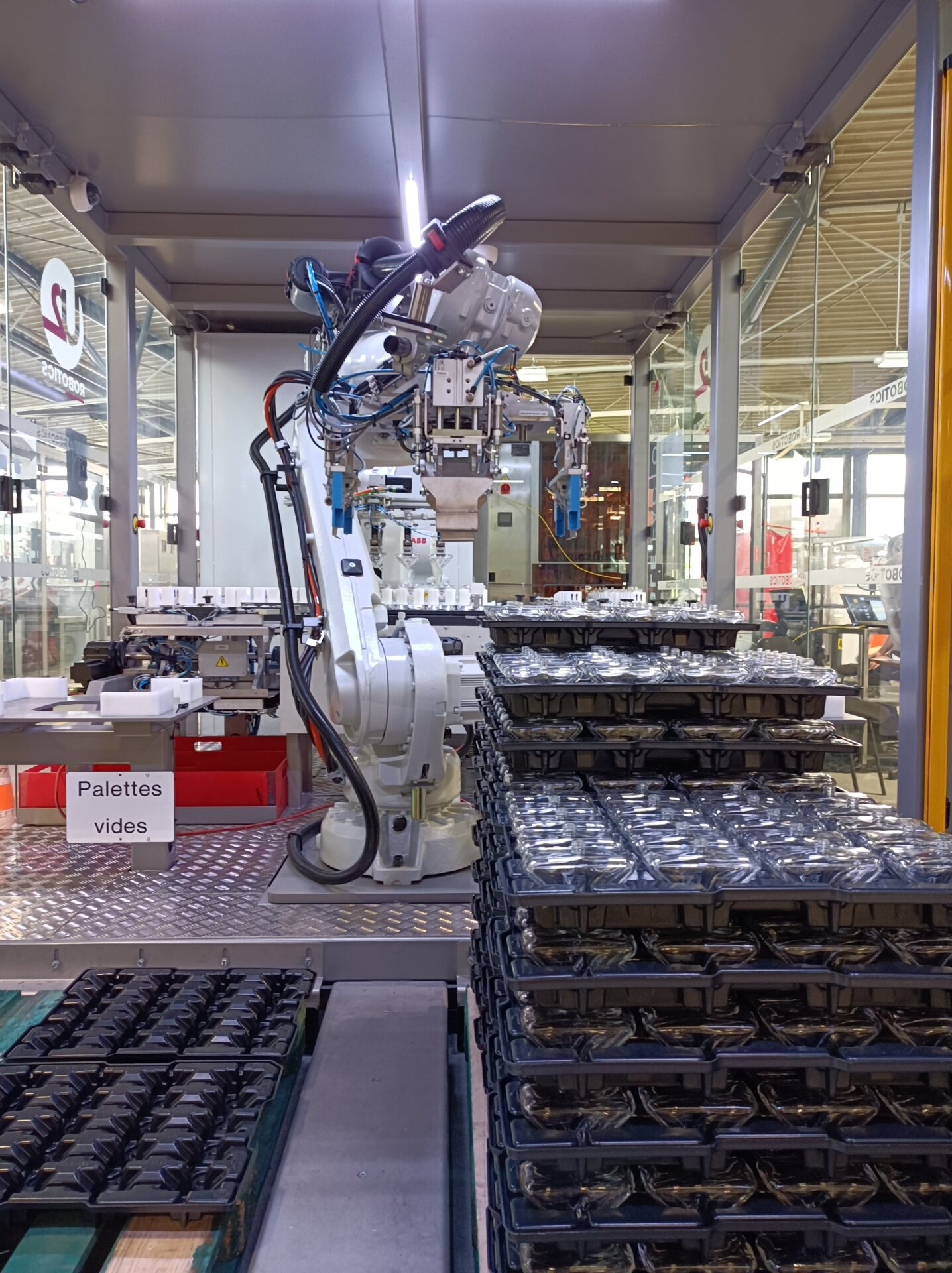 Dépalettiseur robotisé de flacons pour lignes de conditionnement