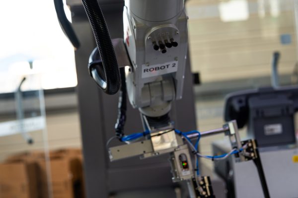 Unista, spécialiste en robotique industrielle vous accompagne pour les lignes de conditionnement pour les industries cosmétiques, pharmaceutiques, home care...